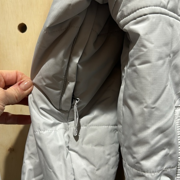 L1 Outerwear- Snowboard Jacket “Snowblind” in Ghost color - Picture 7 of 10